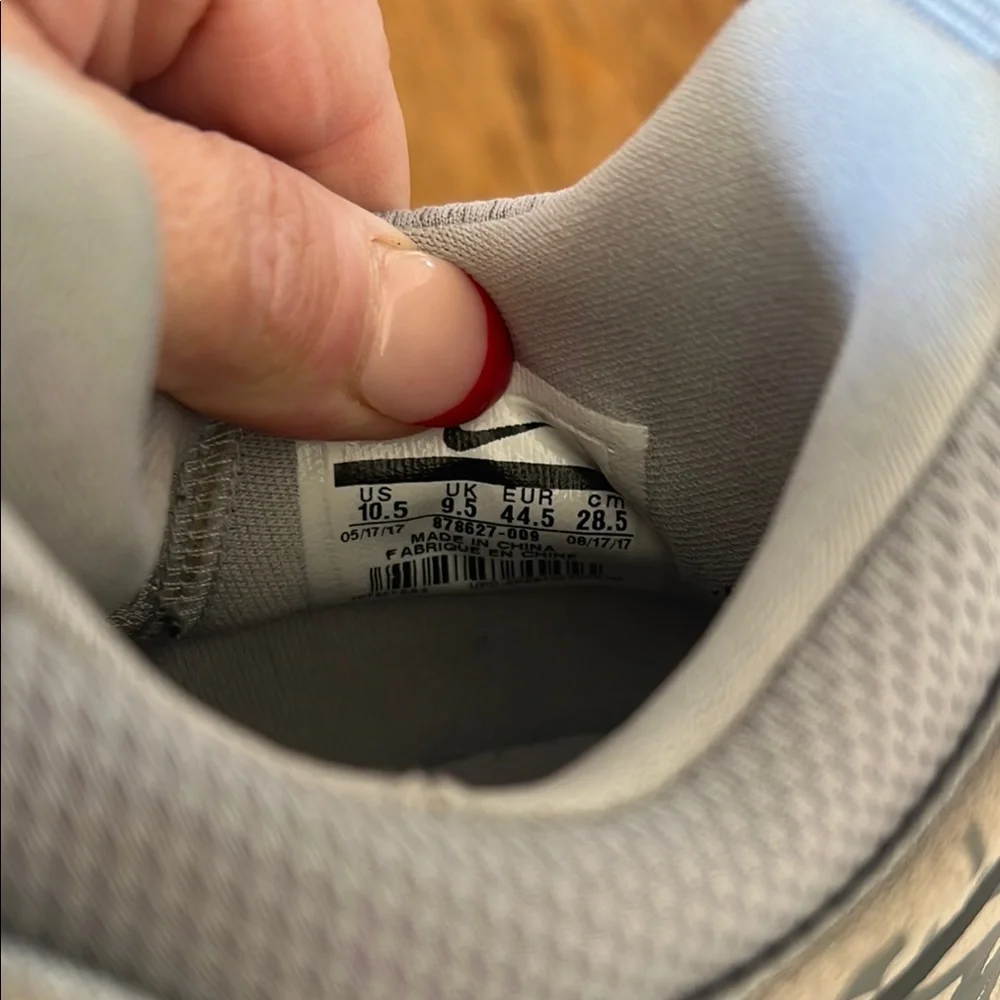 Nike Gray Athletic Running Shoes with Breathable Mesh - Picture 2 of 5